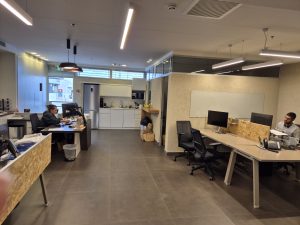 בעתיר ידע כפר סבא, משרד מפואר כ-150 מ"ר, מחולק + open space, עם חניה